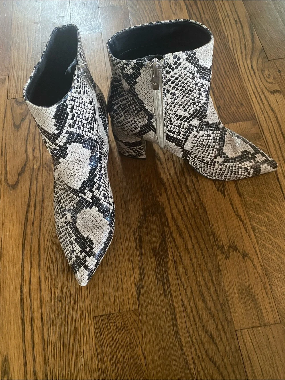 Marc Fisher Greneda2 Women’s Pointed Toe Ankle Boots Snakeskin Leather Size 7
